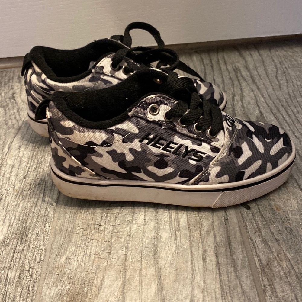 Size 1 boys Heelys